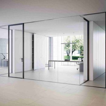 trend per l'arredamento ufficio parete vetrata